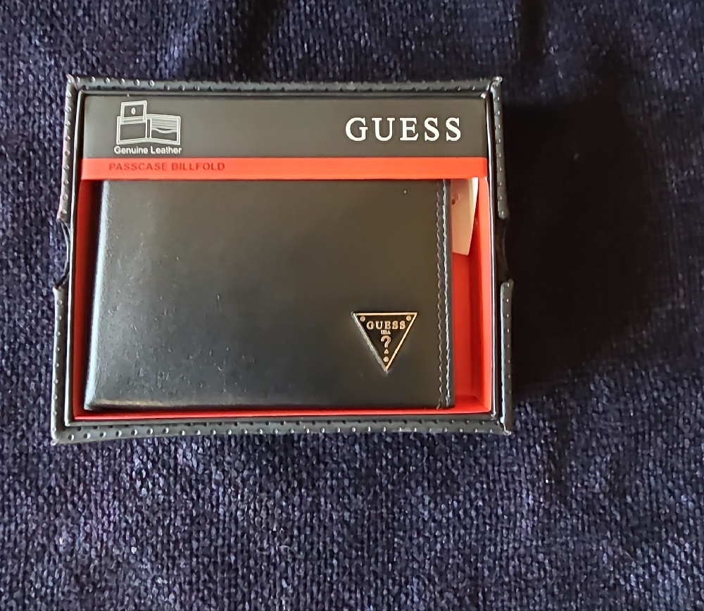 GUESS Black Leather Passcase Card Holder Bi-fold Wallet